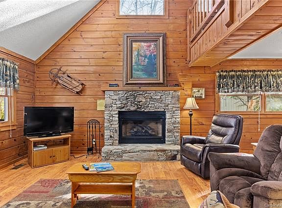 4th image of 50 Garden Ct