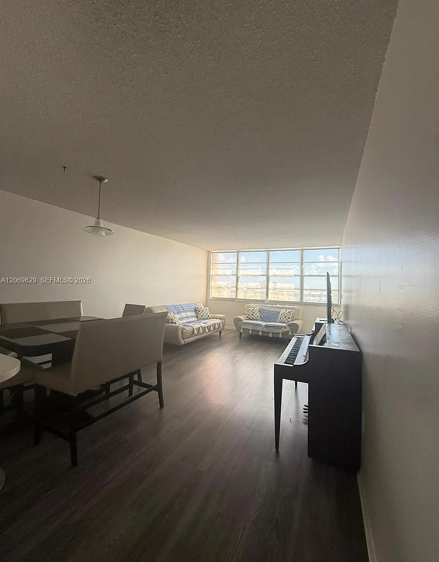 Buckley Towers Condo - Ea — Photo 4