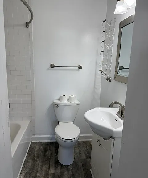 571 Toledo St — Photo 2