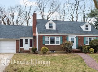 4 Shaw Dr, Merrick, NY 11566