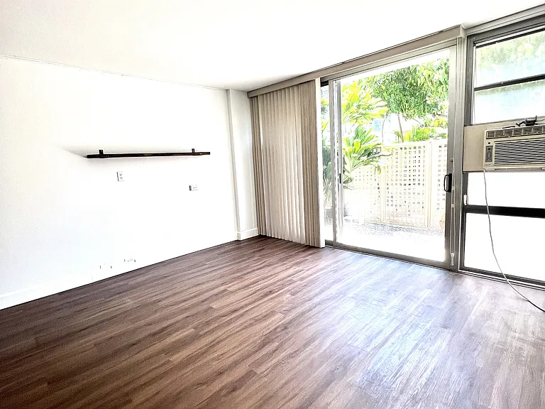 555 University Ave #101-1 — Photo 4
