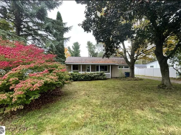 12805 S Sylvia St, Traverse City, MI 49684