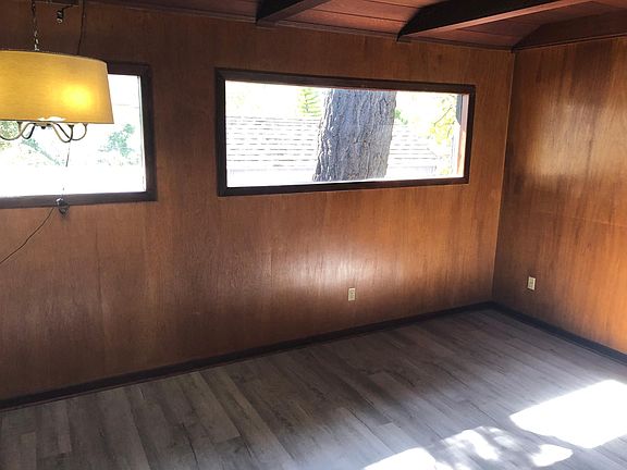 3rd image of 1501 Pine Knoll Dr