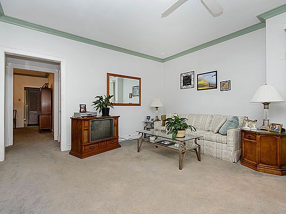 3rd image of 5854 N Washtenaw Ave
