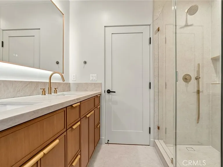 4819 Genesta — Photo 27