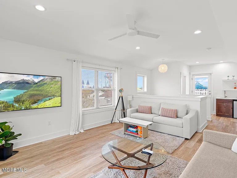 53 Sheridan Ave — Photo 8