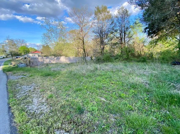 335 Mine 18 Rd, Stearns, KY 42647