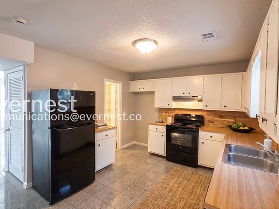 3rd image of 5524 Saint James St