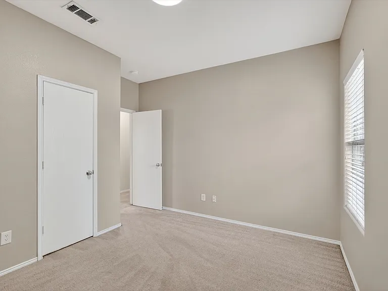 7401 Cowhand Ct — Photo 23