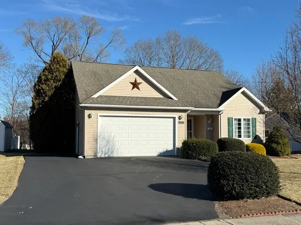 61 Park Ave, Webster, MA 01570
