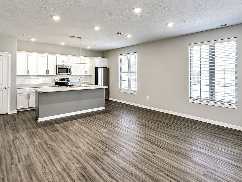 Deerfield Apartments & Chateaus - 1021 S Howard Fremont NE | Zillow