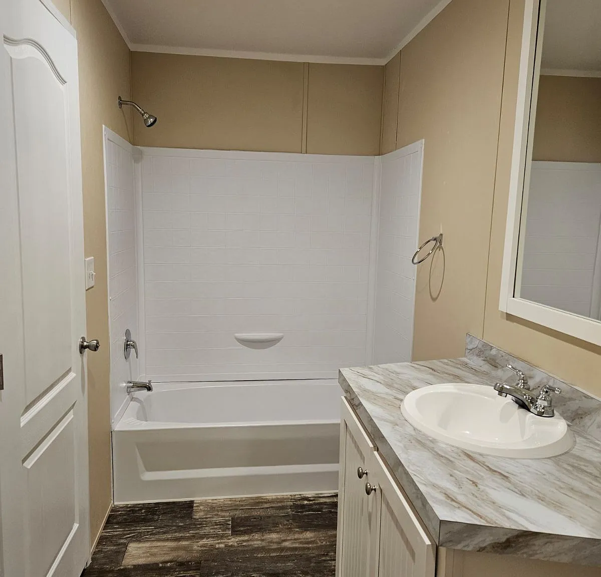 3 bed, 924 sqft, $1,450 — Photo 2