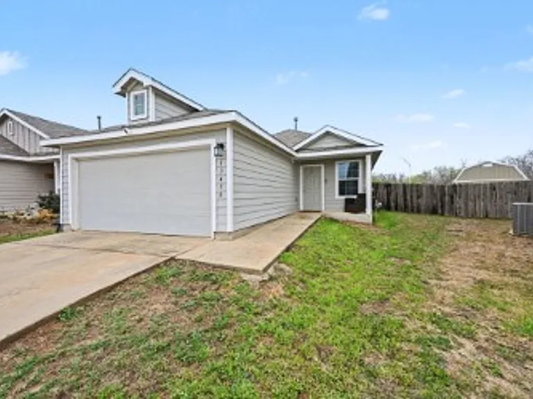 13450 Ashworth Blvd — Photo 4