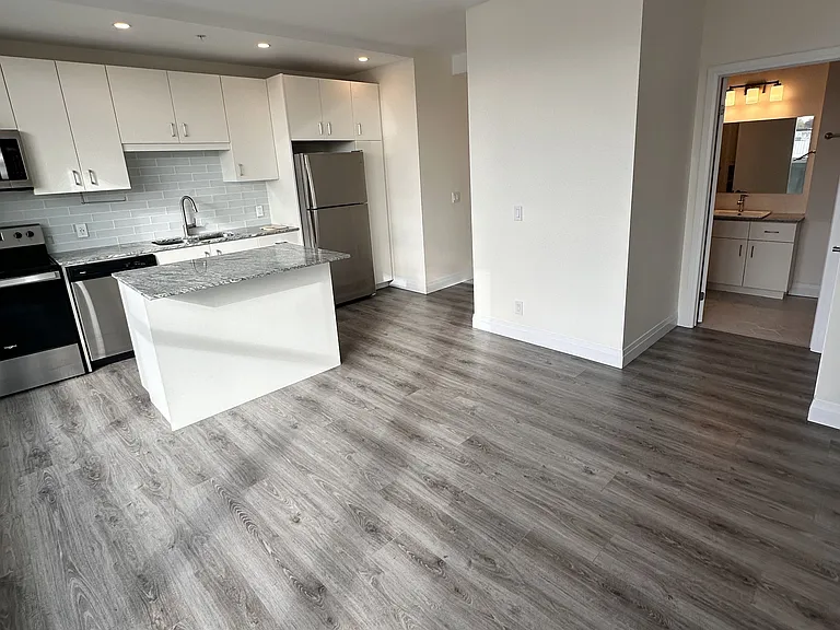 104 Garment St #408 — Photo 8