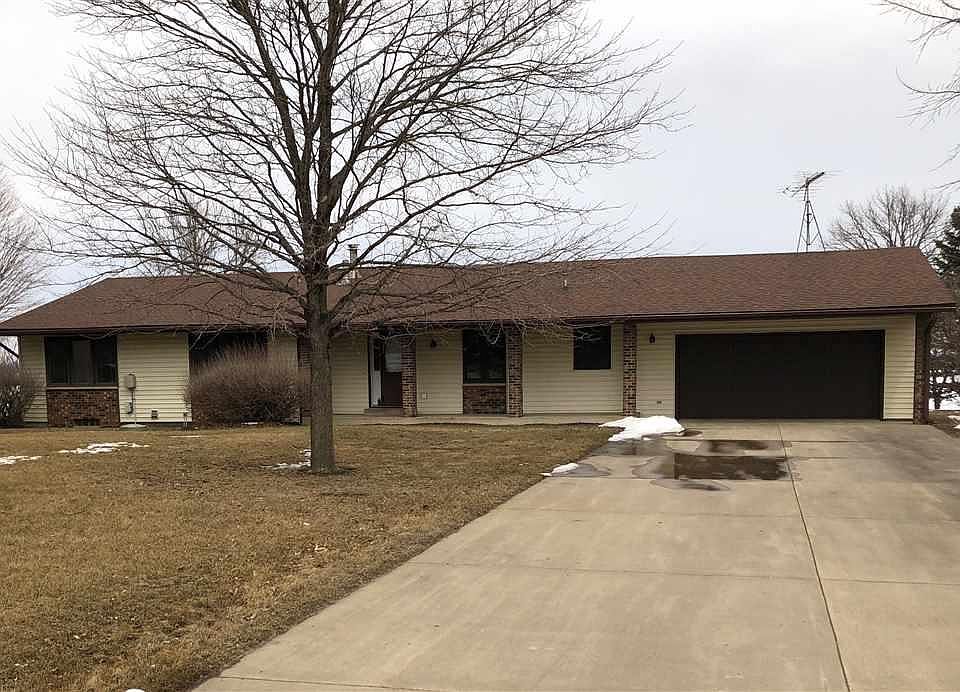 1st image of 22295 Lakewood Dr