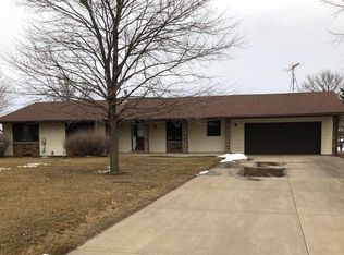 22295 Lakewood Dr, Madison Lake, MN 56063