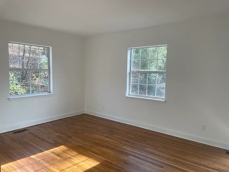 337 Sylvan St — Photo 2