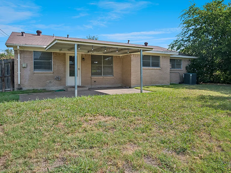 Notice the covered patio!