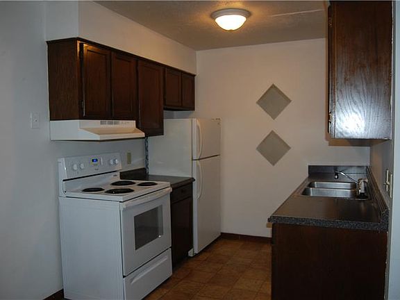 4th image of 230 Hallock Ave APT 33