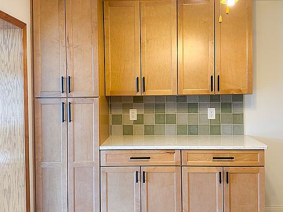5th image of 545 E Adams St