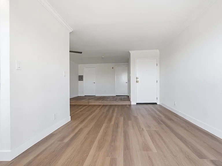 Orange Apartments — Photo 37