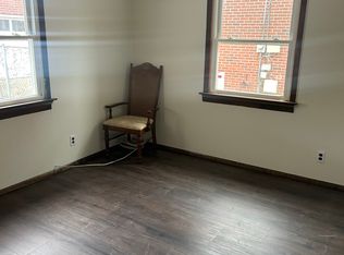 2 Gables Dr, Hicksville, NY 11801