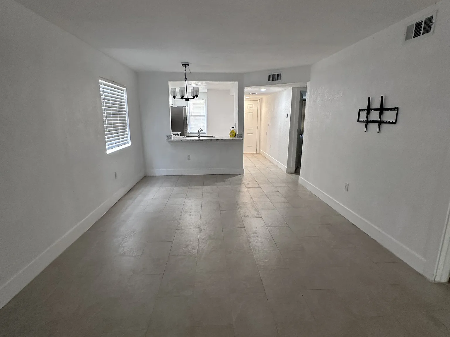 2070 Braman Ave - Unit 11 — Photo 3