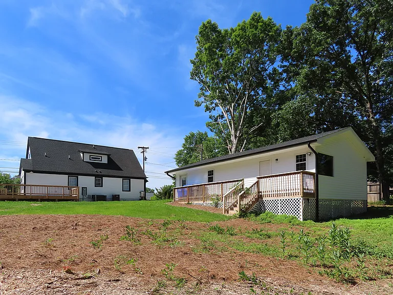527 Cornelius St — Photo 23
