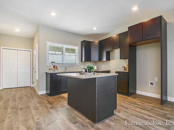 4th image of 221 Hazelnut Dr #9