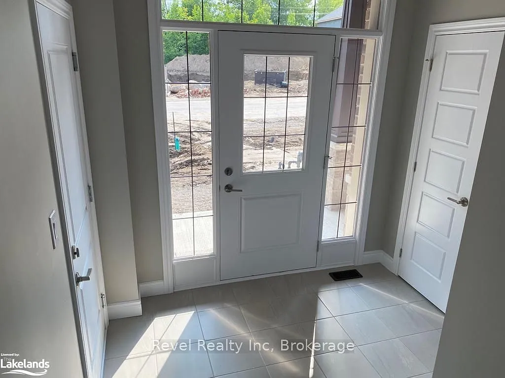 3 bed, $2,800 — Photo 2