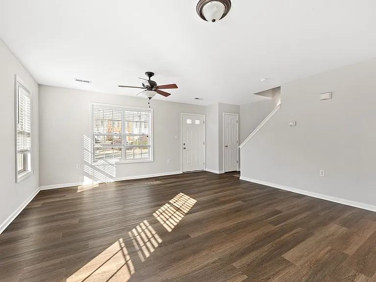 110 Aaron Pl #106 — Photo 7