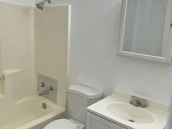 3rd image of 302 Texas St NE APT 1