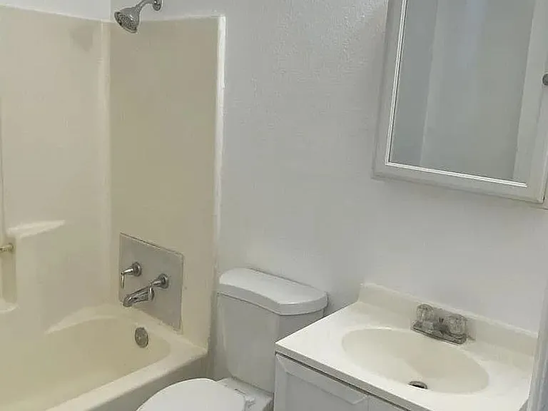 302 Texas St NE — Photo 3