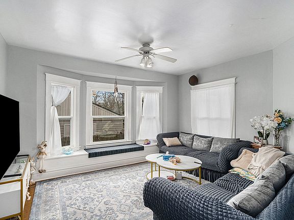 4th image of 470 Egleston Ave
