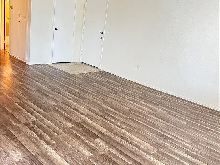 420 E Blueridge Ave — Photo 2