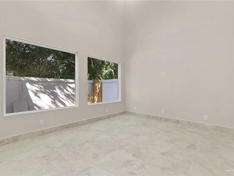 509 Ithaca Ave — Photo 10