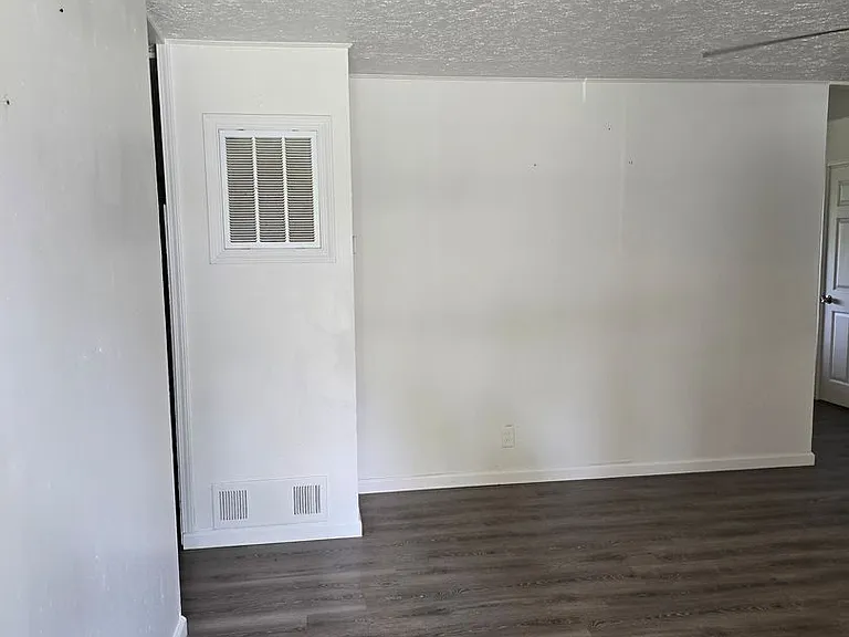 1143 Saint Rose Ln — Photo 2