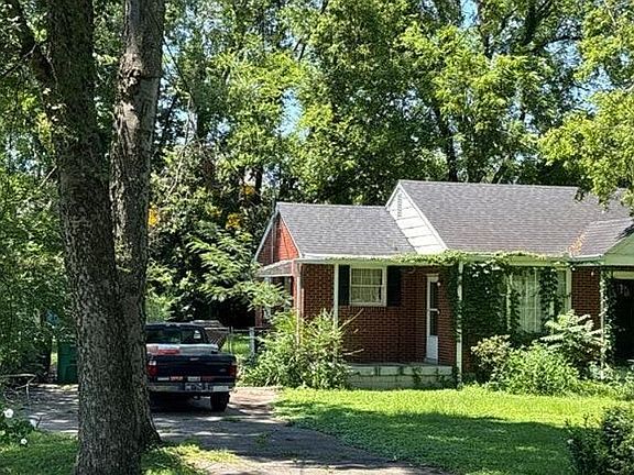 2nd image of 2216 Pinewood Rd