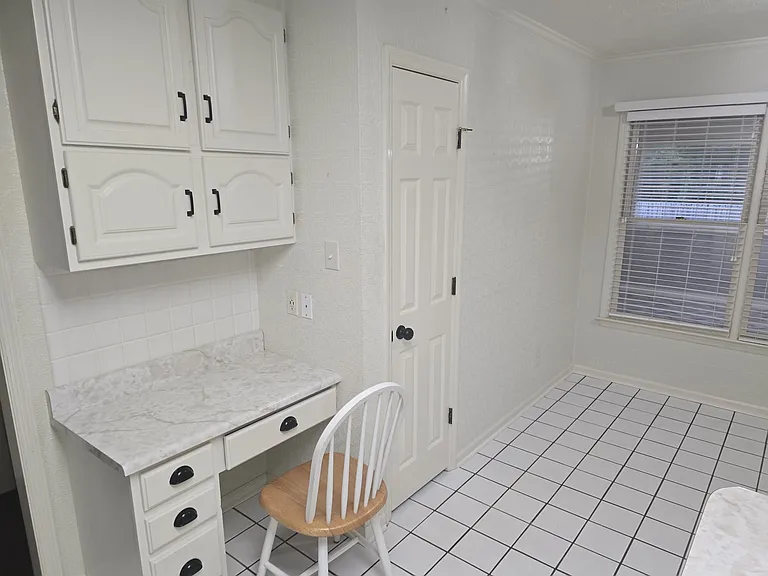 1008 Cedarwood Dr SW — Photo 6