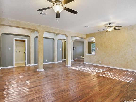 3rd image of 8003 JALANE OAKS