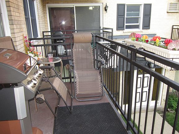 3rd image of 1047 N Harlem Ave APT 2NB