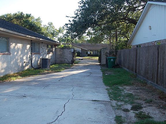 4th image of 5806 Braesheather Dr