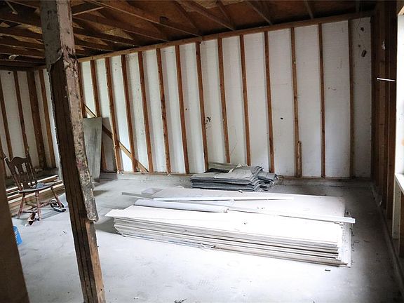 3rd image of 3908 Oak Hill St