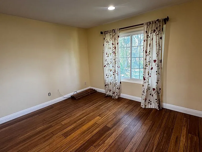 1580 Valecroft Ave — Photo 19