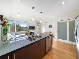 Richmond Gate, Saanich, BC V8P 4R5