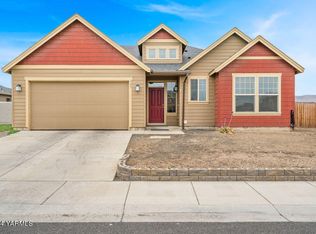 909 Cascade Ave, Moxee, WA 98936