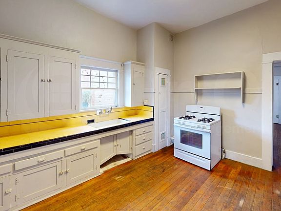 4th image of 427 N 3rd Ave