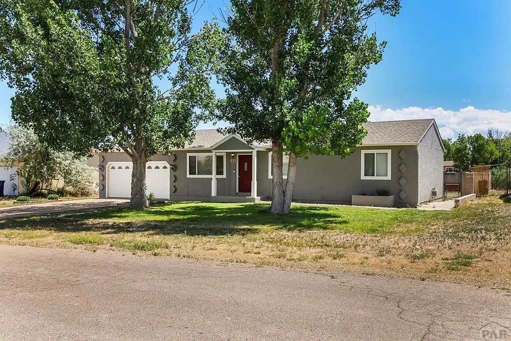 3 bed, 1100 sqft, $1,900 — Photo 2