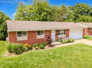43403 Vivian Dr, Sterling Heights, MI 48313