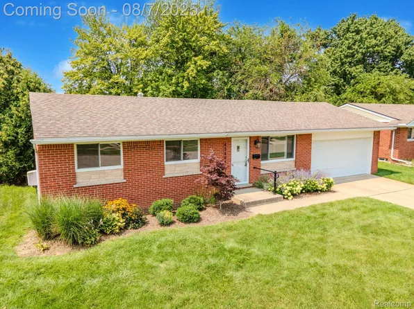 43403 Vivian Dr, Sterling Heights, MI 48313